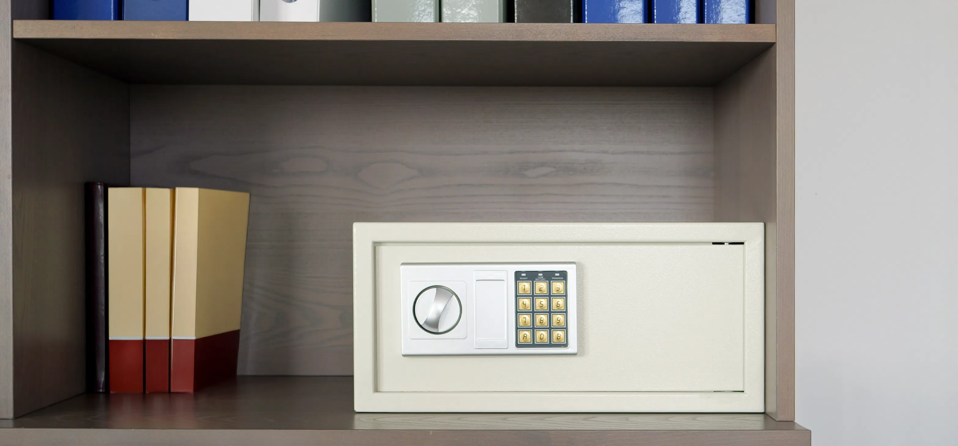 Sejf do zabezpieczenia kosztowności, dokumentów i biżuterii