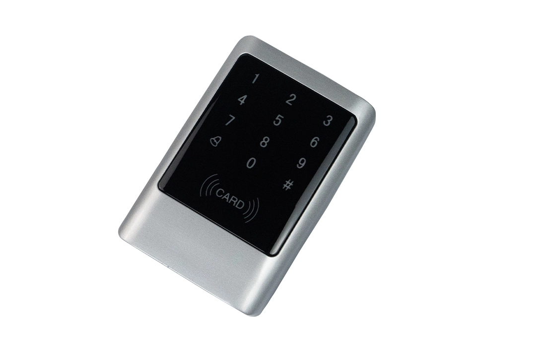 Lettore di controllo accessi per schede RFID e password SecureEntry-AC400