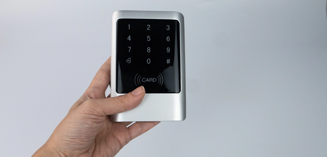 Kontrola přístupu pomocí karet RFID SecureEntry-AC400 od společnosti HDWR