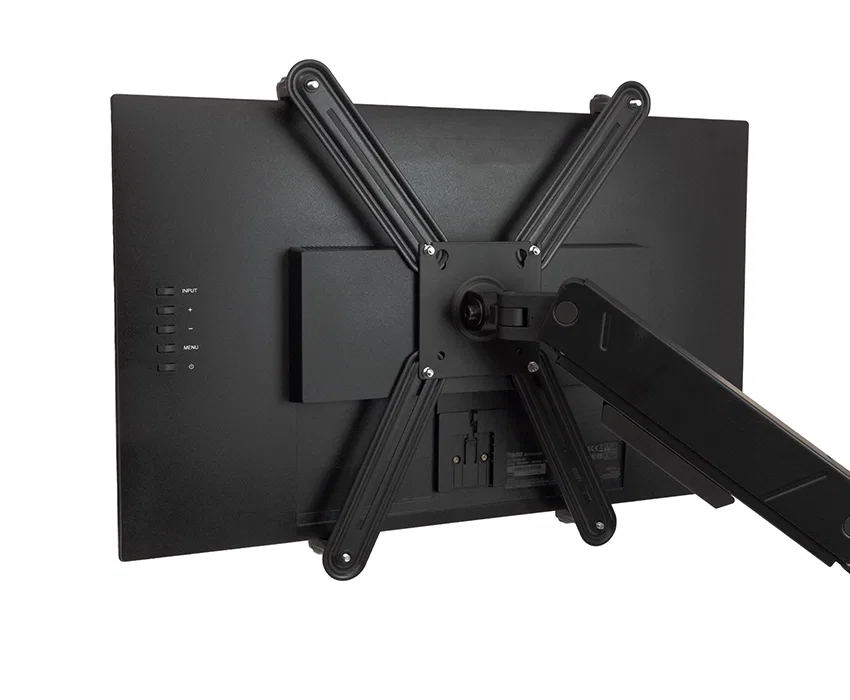 Adapter VESA 75x75 i 100x100 z czterema ramionami zamontowany z tyłu monitora SolidHand-M01