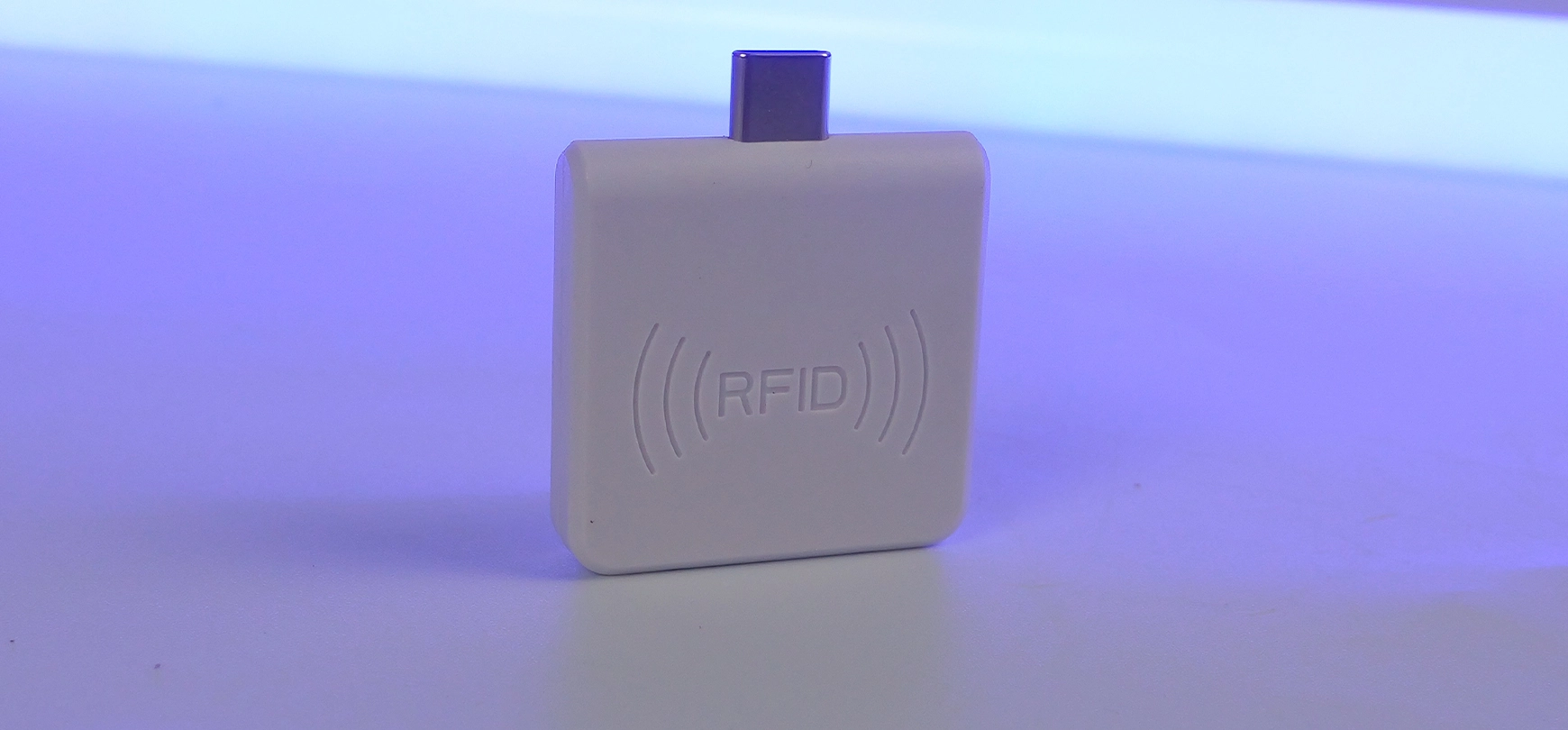 Identyfikacja towarów i osób poprzez urządzenie RFID