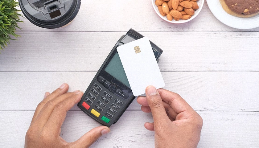 Płatność zbliżeniowa w technologii NFC.