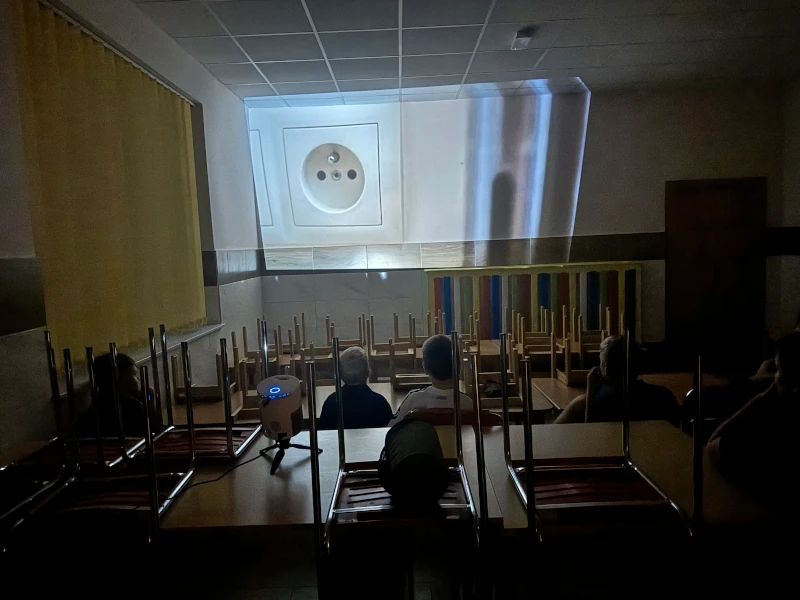 projektor  multimedialny do wyświetlania filmów