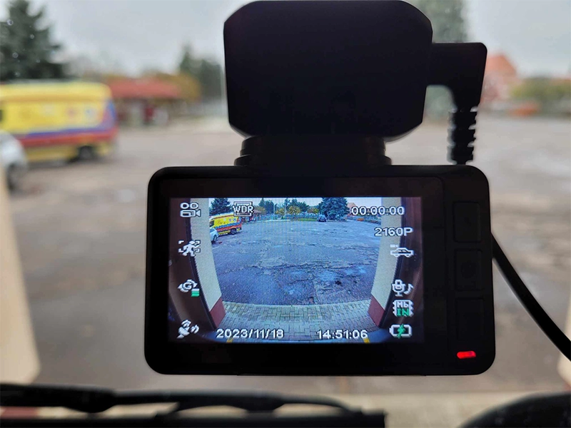 kamera samochodowa zamontowana w pojeździe straży pożarnej