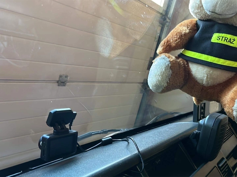 wideorejestrator zamontowany w samochodzie strażackim
